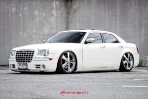 Chrysler 300c v8 5.7l มือสอง